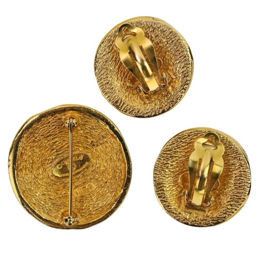 CHANEL Authentic Vintage Gold Brooch - Picture 2 of 16